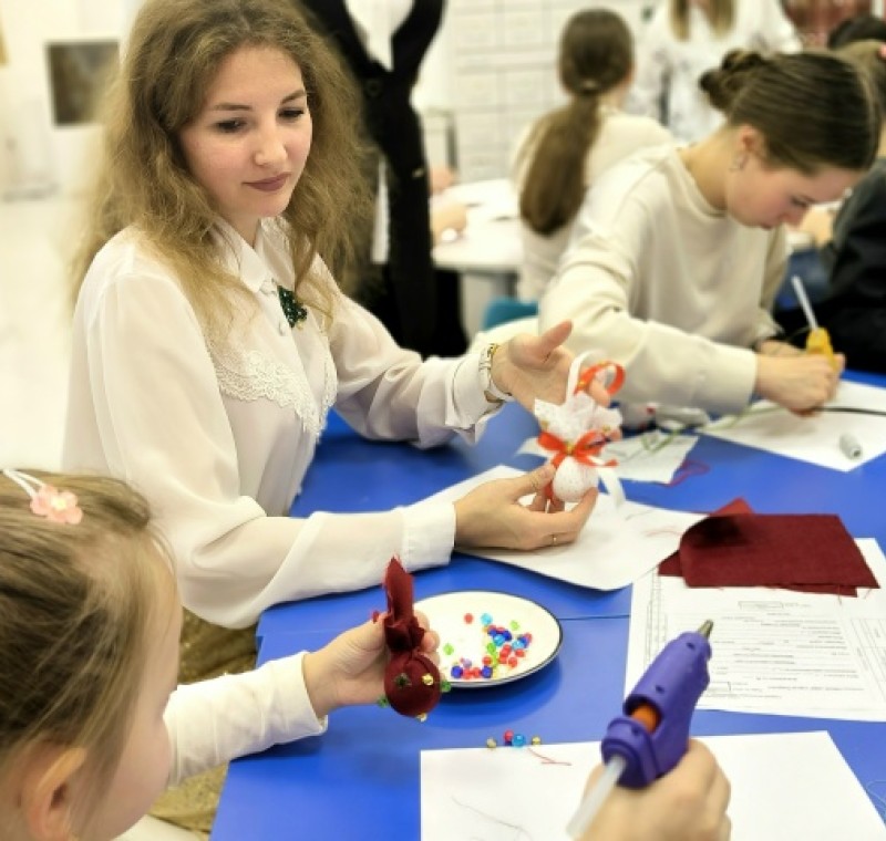 ЛАРЕЦ НОВОГОДНИХ СЮРПРИЗОВ