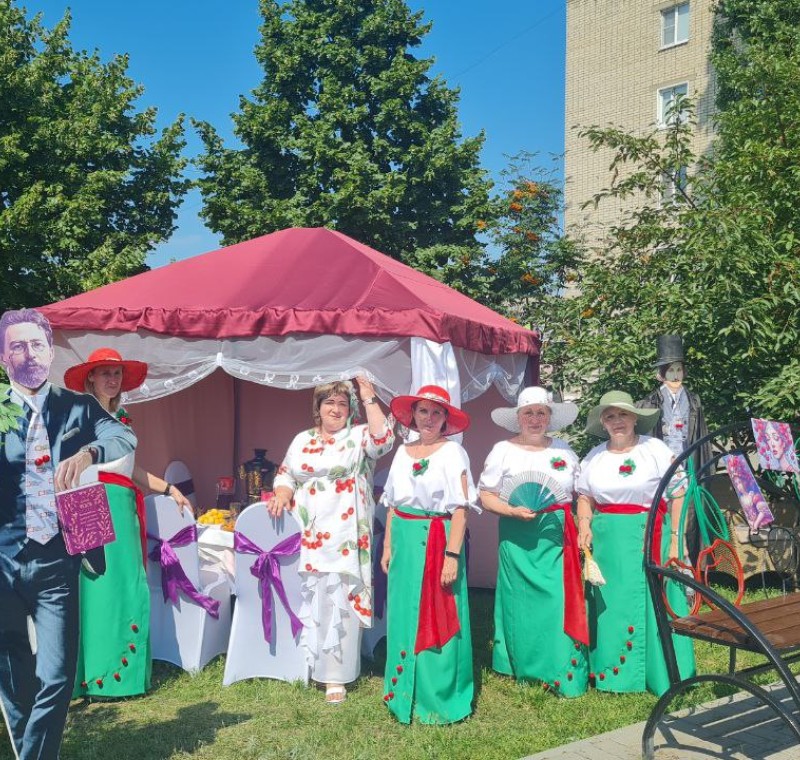 ЧЕХОВСКИЕ ДАМЫ